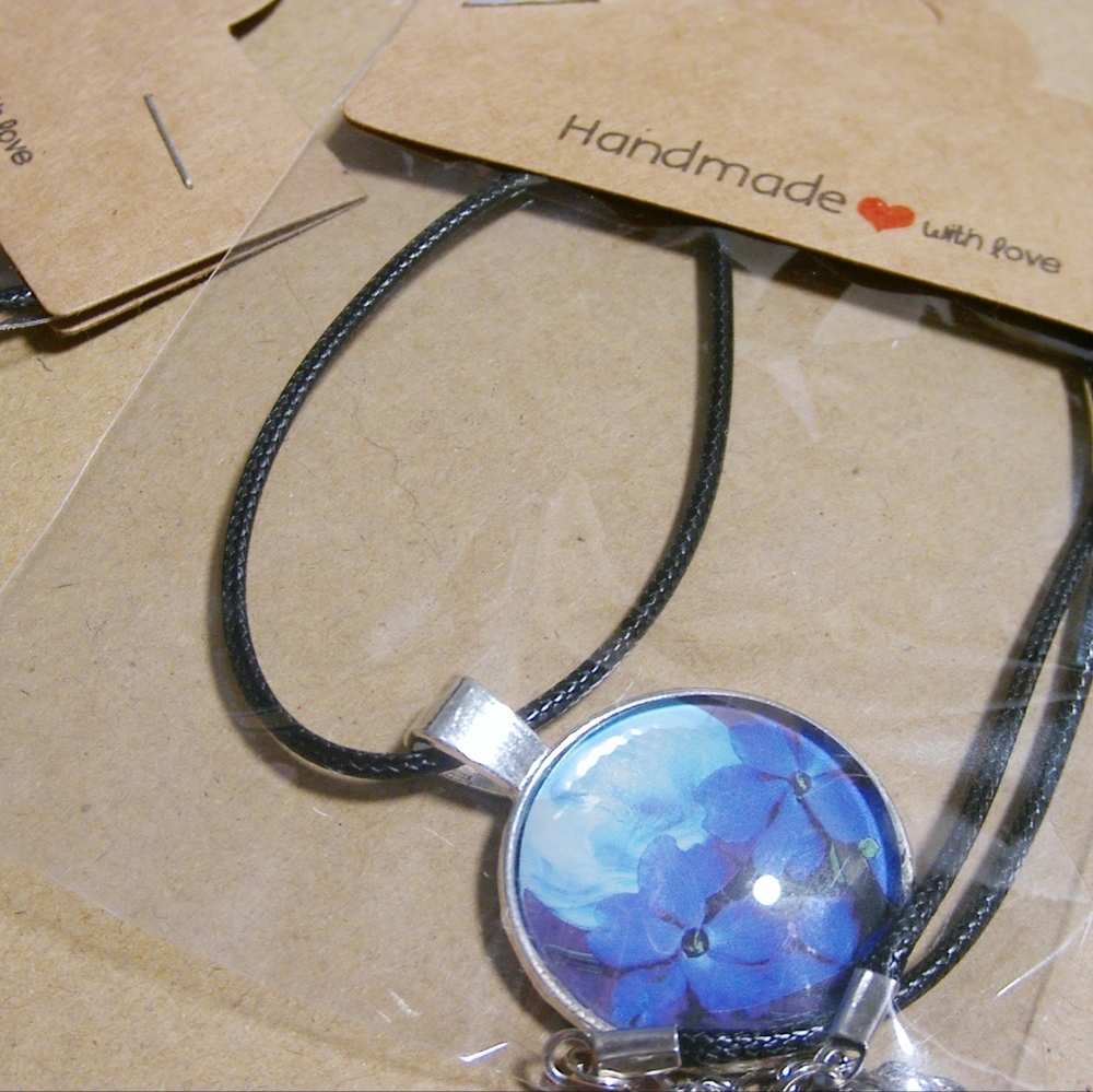 Blue bezel